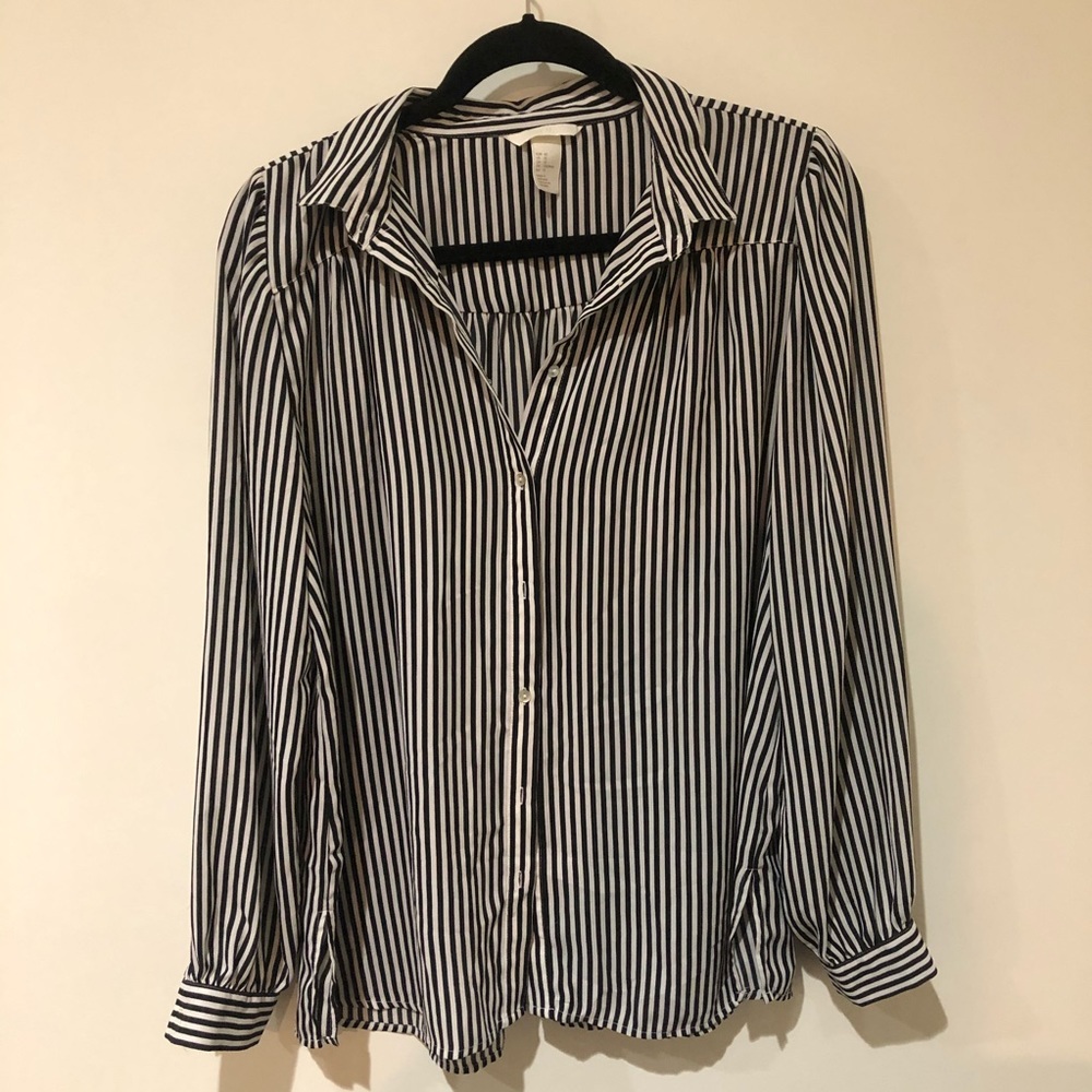 ⭐️⭐️⭐️Button up stripped top